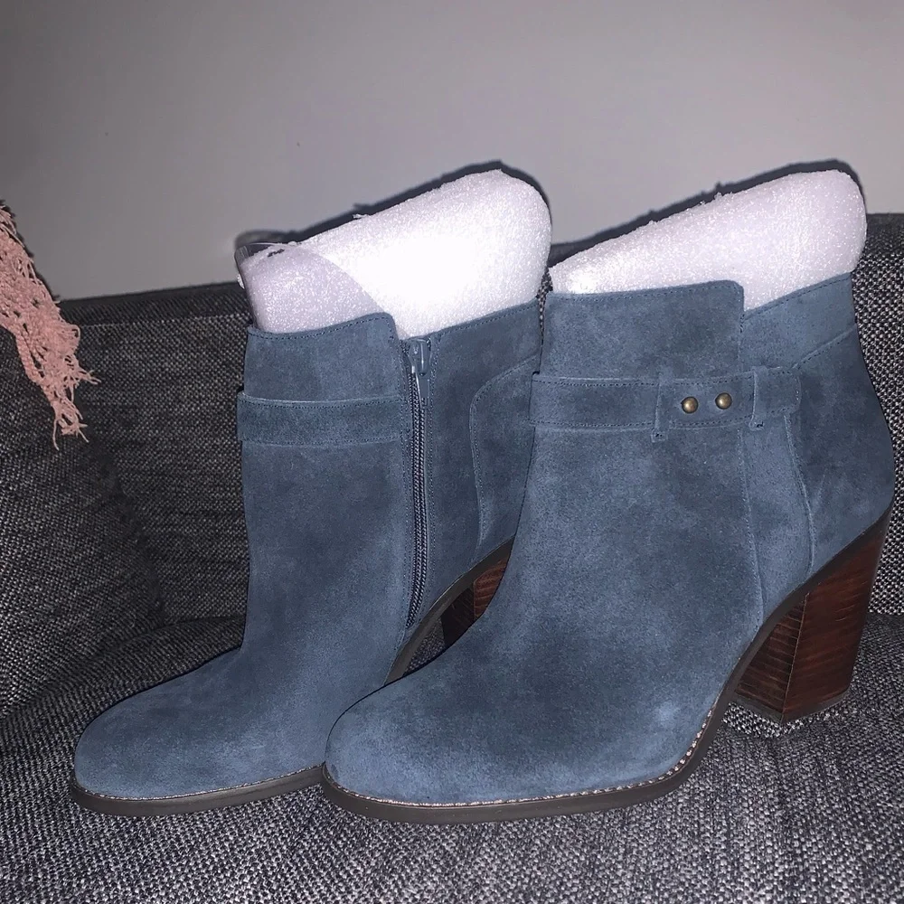 New Sole Society Women's Boots - Picture 4 of 8